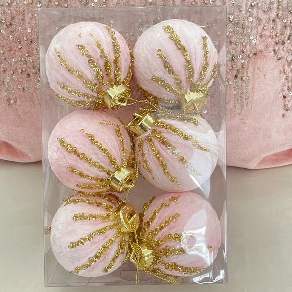 NWT Set of 6 velvet christmas pink gold ornaments - Picture 3 of 8